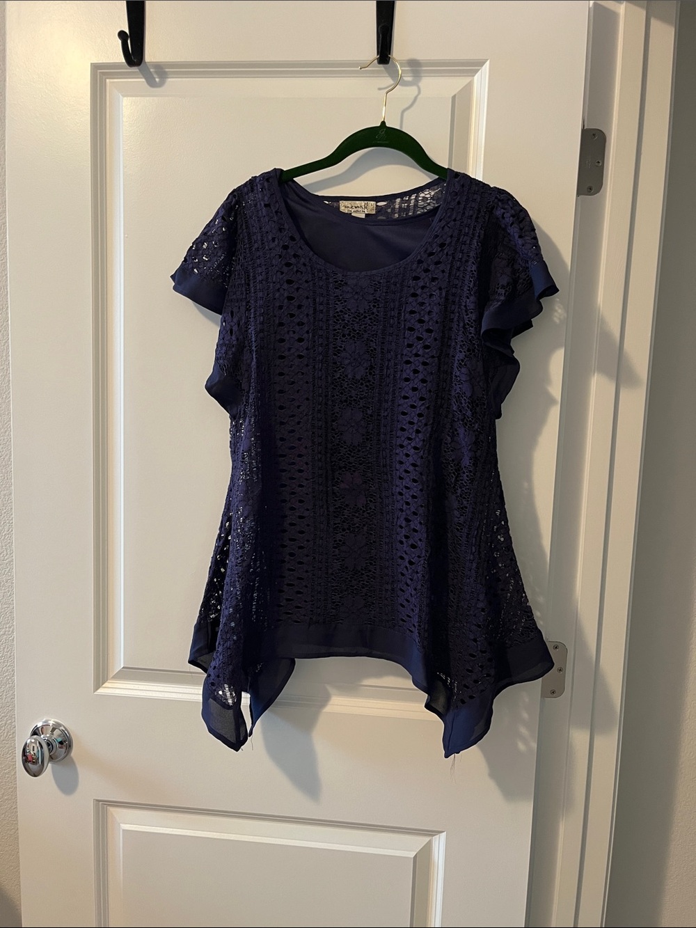 ONE WORLD Navy Crochet Overlay Handkerchief Hem Top